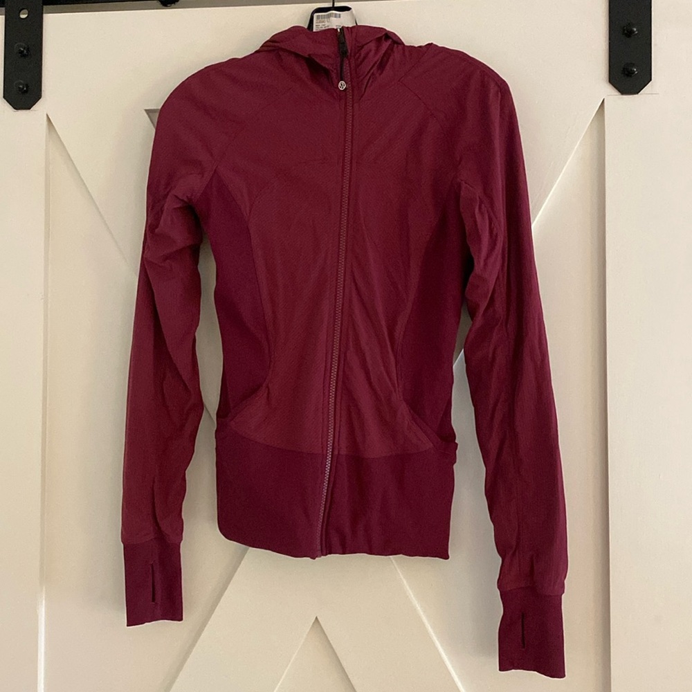 Lululemon reversible maroon/red jacket size 6 (fits more like a 2 or 4)